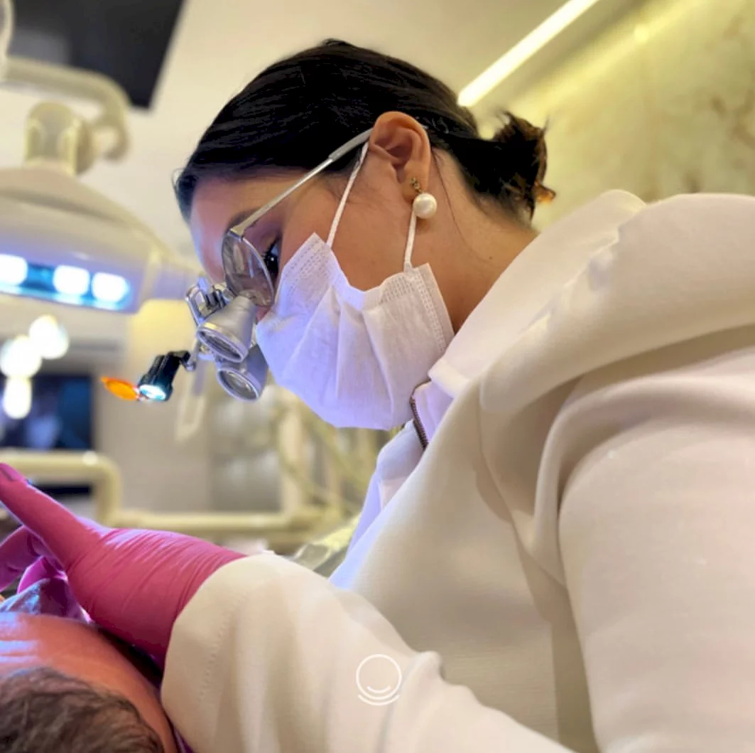 A necessidade de colocar o implante no momento da extração dentária